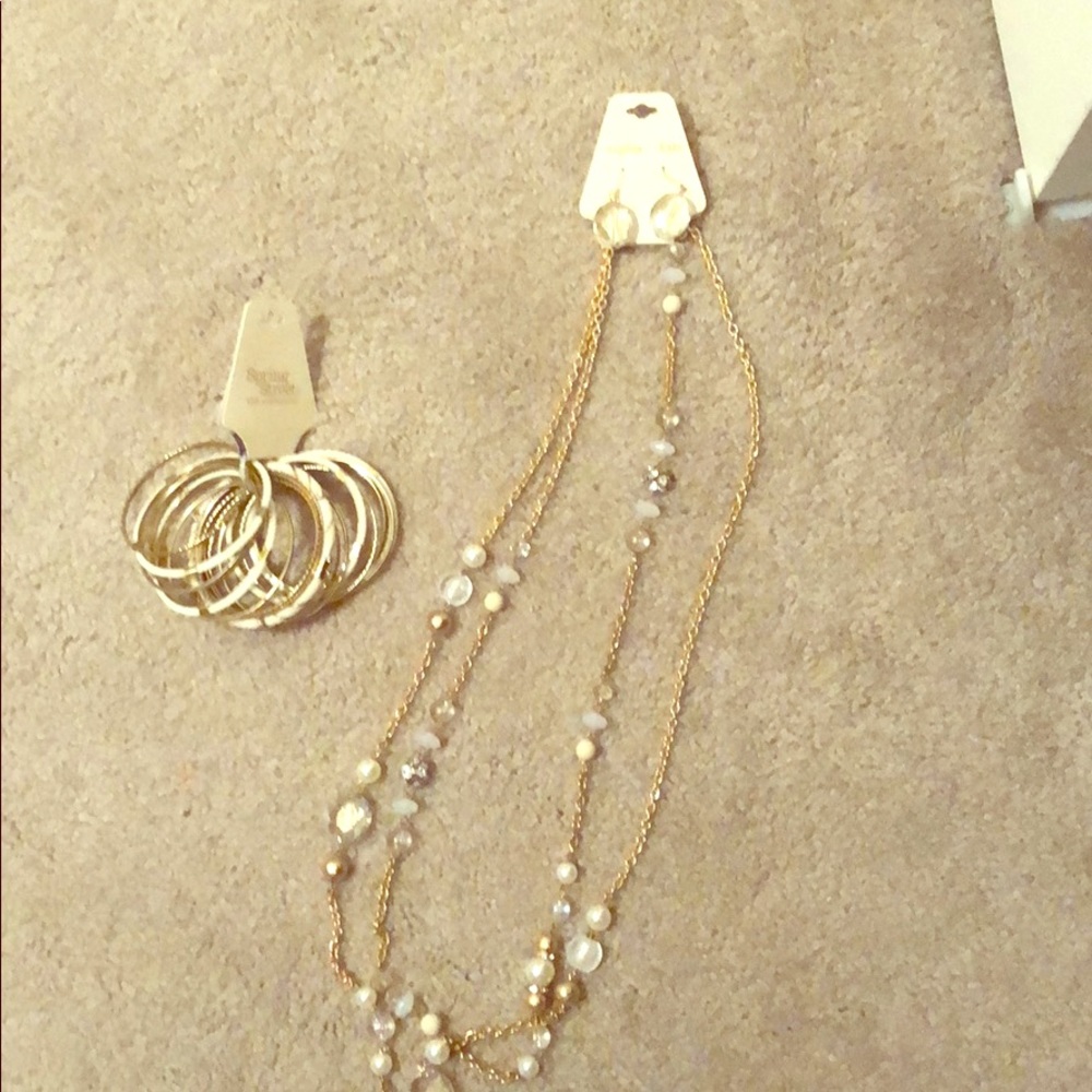 Earrings necklace bracelet